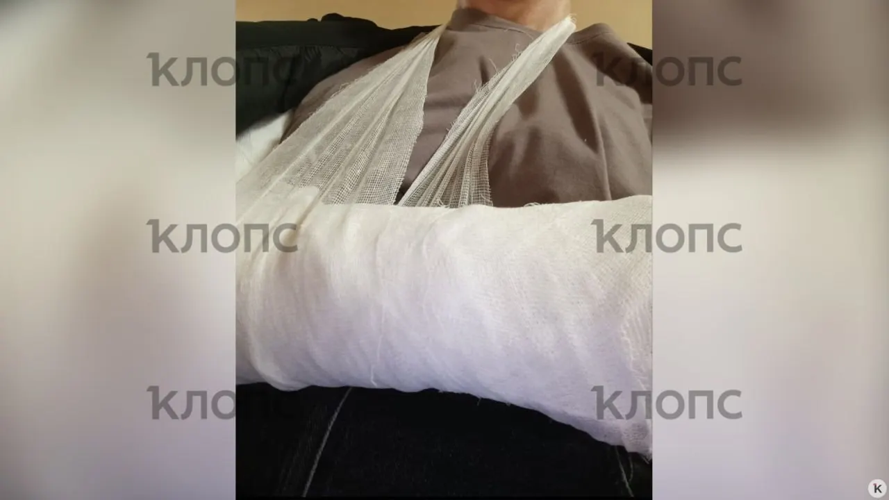 Женщина упала у входа в торговый центр после того, как наступила на собаку. Незнакомец помог ей и довёз до приёмного покоя, но потом исчез — она надеется отблагодарить спасителя.