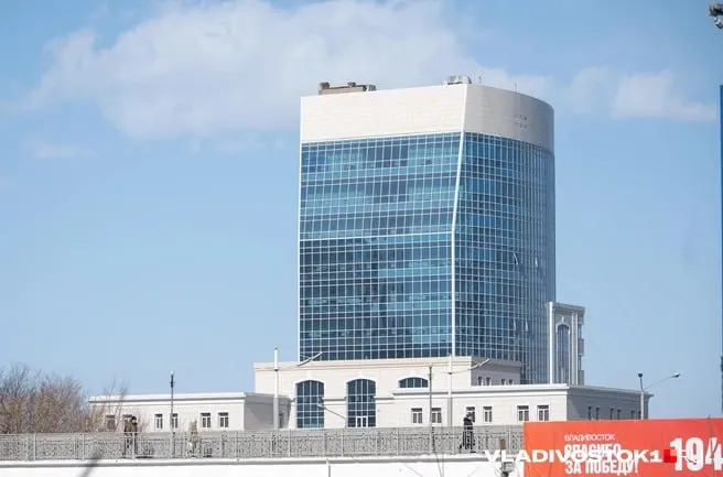 Студенты пятого и шестого курсов Тихоокеанского государственного медицинского университета утверждают, что их массово выселяют из общежития без гарантий койко-мест; в ректорате такие сообщения называют недостоверными.