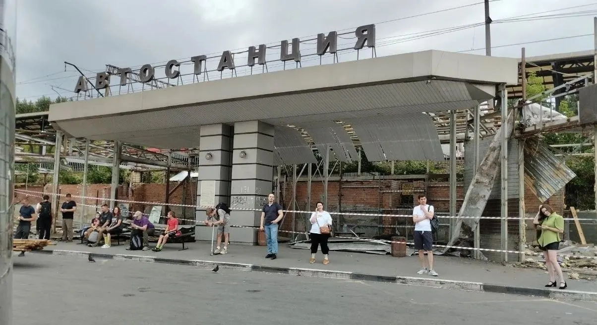 На автостанции «Восточная» демонтируют торговые точки: в администрации заявляют, что это требование закона. Мнения жителей разделились.
