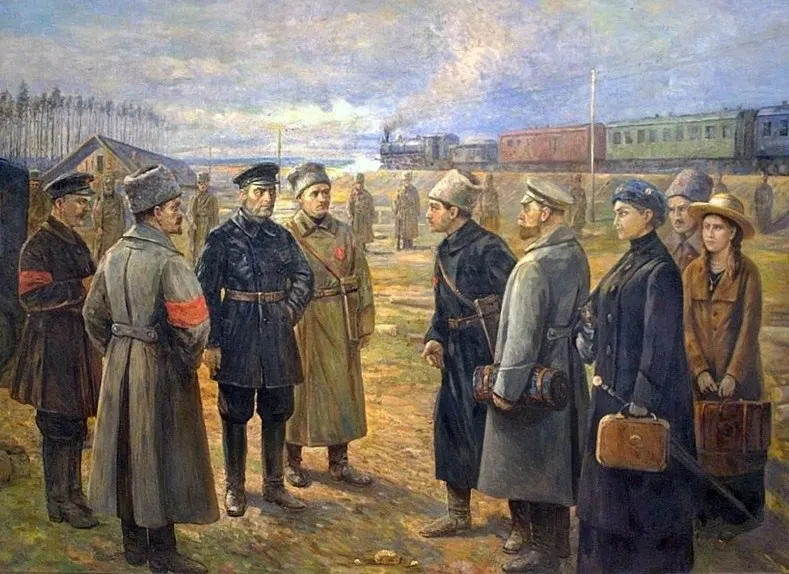 В ночь на 17 июля 1918 года в Екатеринбурге была расстреляна царская семья Романовых; их останки обнаружили в 1991 году, а в 1998 году состоялось захоронение.