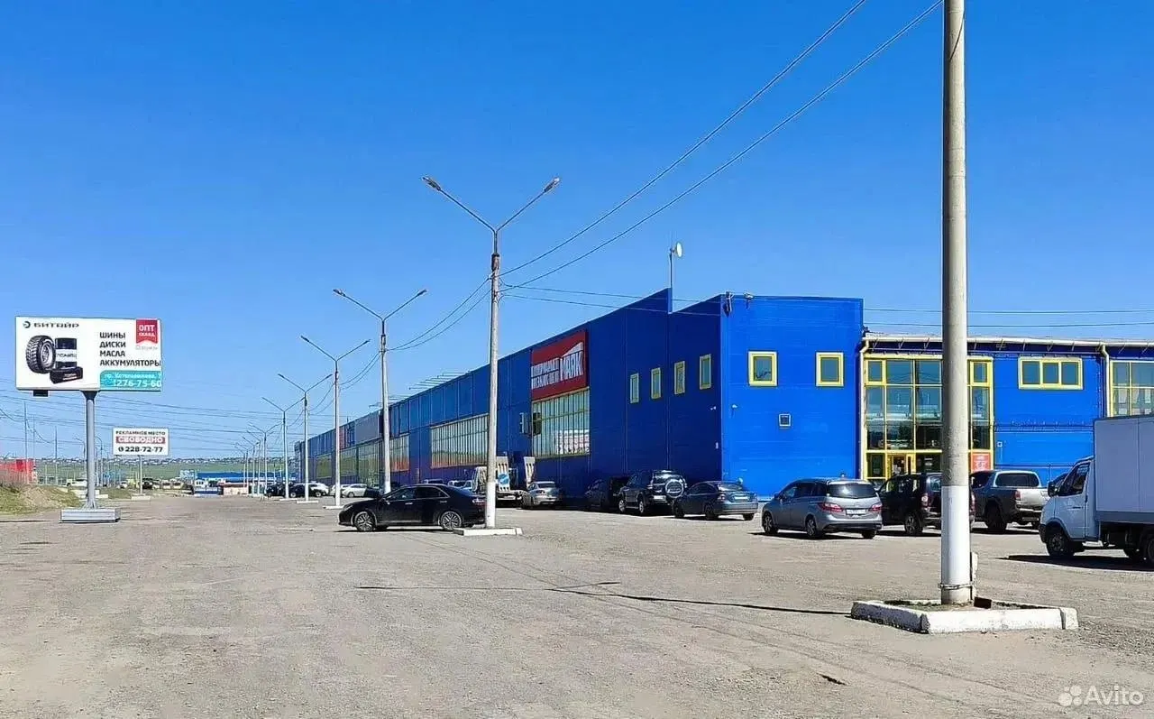 Комплекс площадью около 34 тыс. м² с участком 10 га предлагается за 1 млрд рублей; собственник не торопится с продажей и продолжает развивать объект.