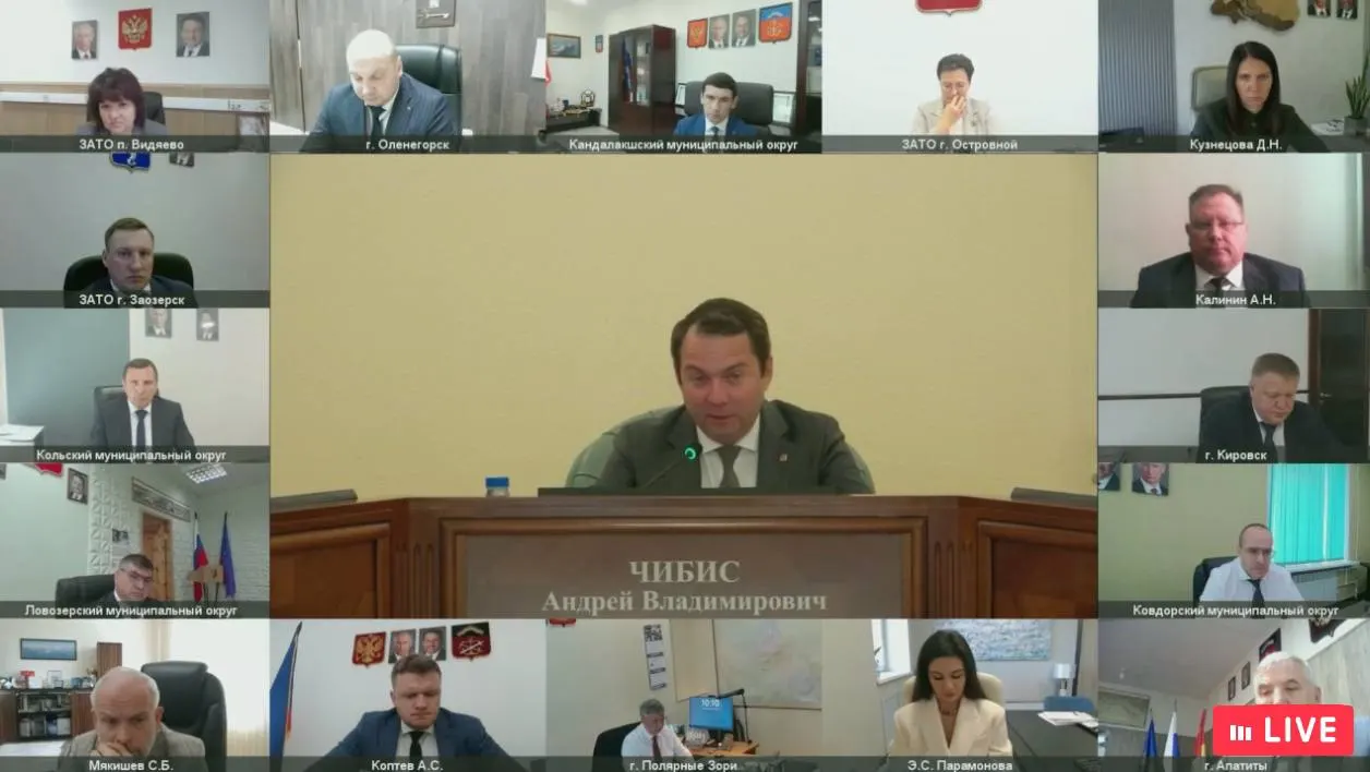 Андрей Чибис потребовал от главы Мурманска и главы Кольского округа привести в порядок заборы, отметив, что если к концу недели ситуация не изменится, он проверит лично.
