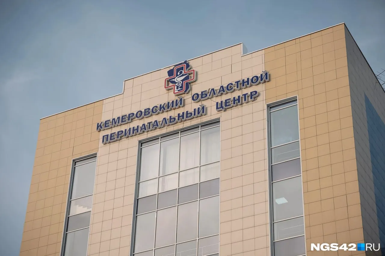 Женщин перенаправляют в роддом №5, где сейчас переполнено; в администрации медучреждения подтвердили временное закрытие здания и сообщили об этом на официальном сайте.