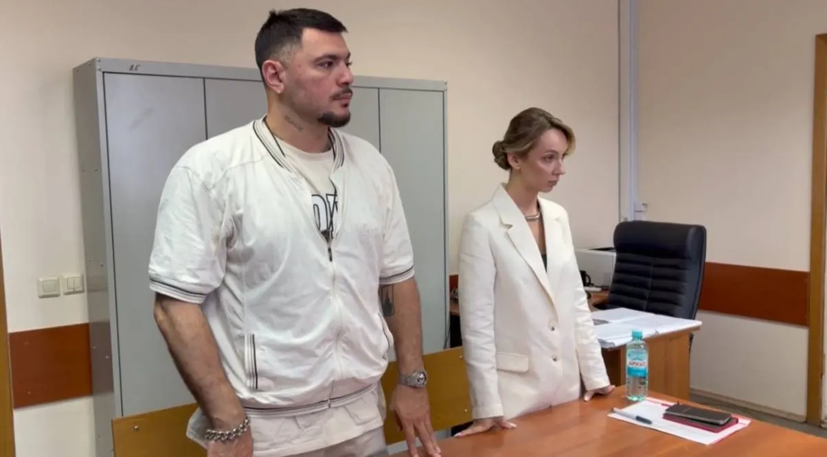 Суд привлёк к административной ответственности рэпера Давида Нуриева (Птаха): ему назначен штраф 80 тысяч рублей, артист намерен обжаловать решение.