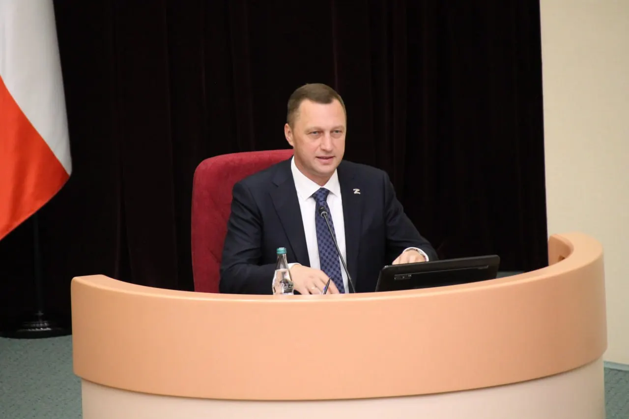 Губернатор Роман Бусаргин на встрече с полномочным представителем президента в ПФО Игорем Комаровым сообщил о положительной динамике социально-экономических показателей региона: по доступности продуктов область на втором месте в стране, по сбору зерна и овощей — в лидерах округа.