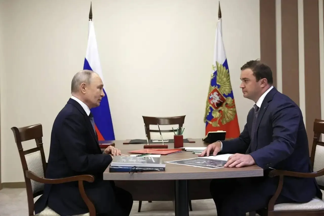 Глава региона рассказал о планах по реализации социальных проектов к 2028 году и о благоустройстве набережной Иртыша при участии крупных компаний.