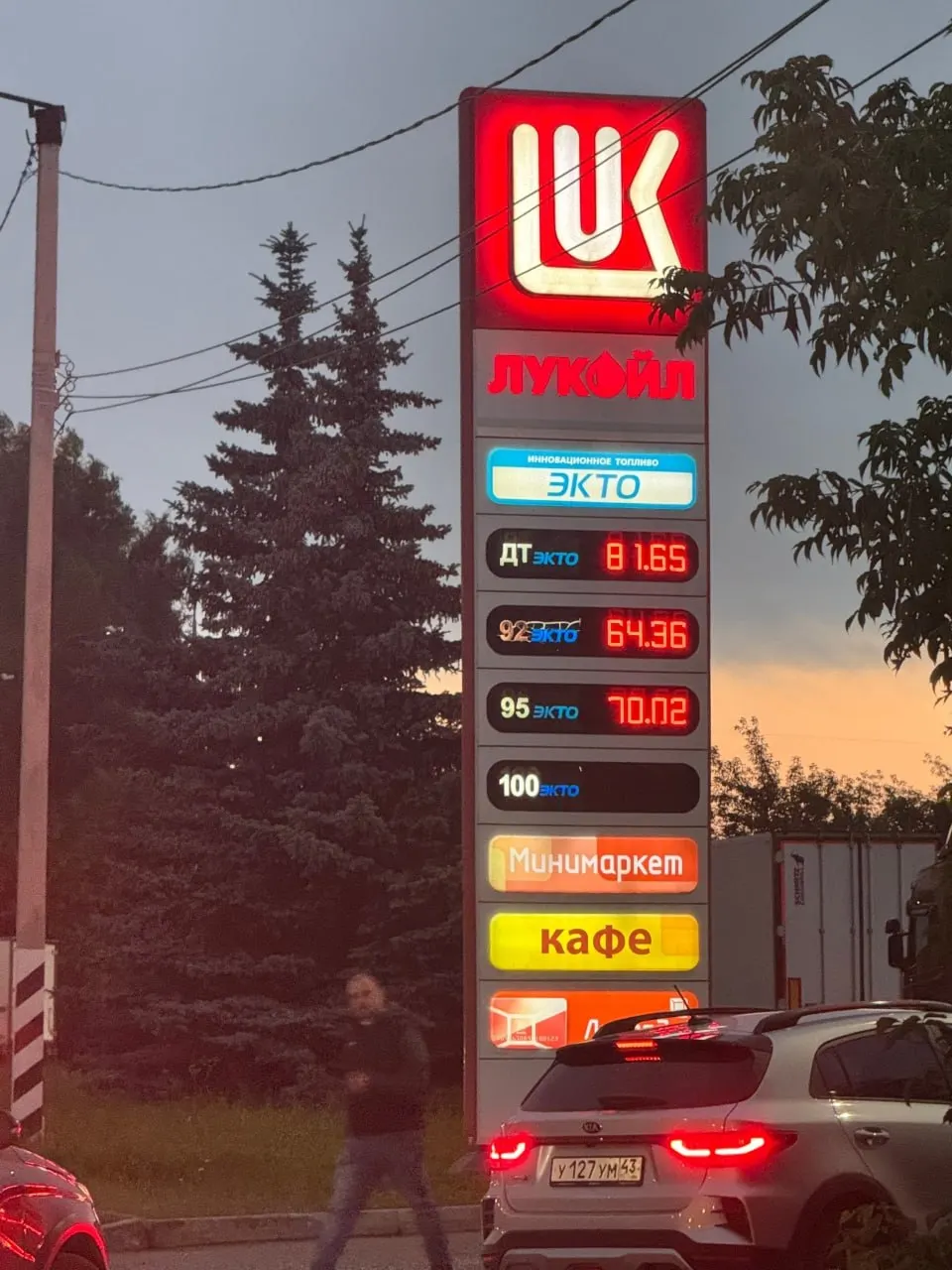 Краткая сводка от водителей по состоянию на 22:00: где есть 92/95, где очереди и где бензовозы разгружаются.