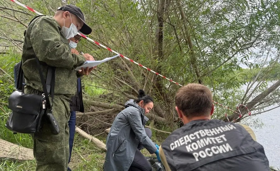 В Туве завершили опознание тел, обнаруженных в реке Енисей: по словам главы республики, это ранее пропавшие девочки. Следствие не выявило признаков насилия, назначены судебно-медицинские экспертизы.