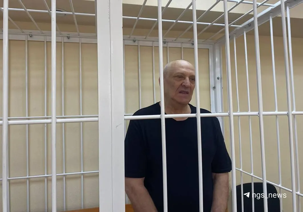 Суд признал мужчину виновным в убийстве сына во время семейного конфликта; обвиняемый утверждал, что действовал в целях самообороны.