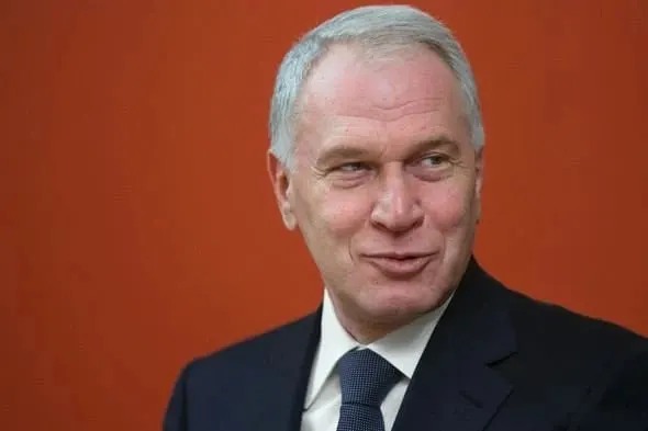 Президент вручил бизнесмену орден III степени за вклад в социальные проекты, сохранение культурно-исторических ценностей и благотворительность; ранее он уже получал IV степень ордена.