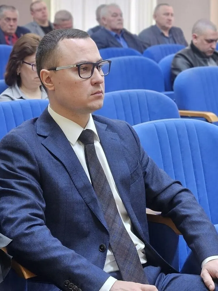 Врио Александр Кузнецов ушёл по собственному желанию спустя месяц на посту. Новым исполняющим обязанности назначен Алексей Целовальников, ранее занимавший пост заместителя руководителя района.