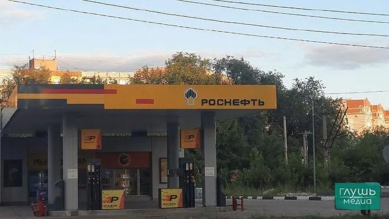 Глава региона сообщил, что отменили запрет на отпуск бензина и дизельного топлива в потребительскую тару — не более 20 л для хознужд. Очереди на АЗС в Пензе сократились на 60%.