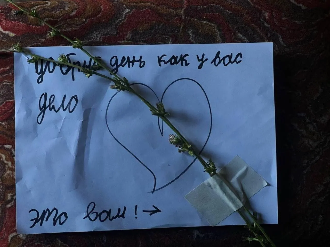 По словам бывшего военнослужащего, после выступления в суде и дачи комментариев ему и ещё одному свидетелю стали поступать угрозы: у дома замечали подозрительные машины, в почтовом ящике находили записки с угрозами, а сами свидетели подвергались задержаниям и проверкам.