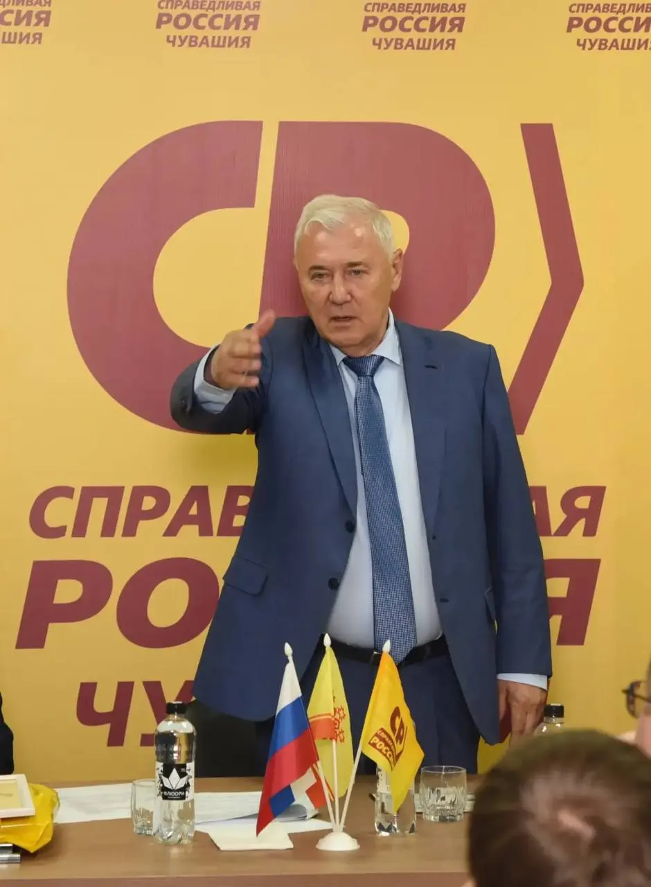 Партия фактически сняла конкуренцию в одномандатном округе в пользу Анатолия Аксакова. Против него выдвинут малознакомый кандидат, реальная конкуренция отсутствует. Аксаков — депутат Госдумы с 1999 года, глава комитета по финансовому рынку, известный своими противоречивыми экономическими прогнозами.