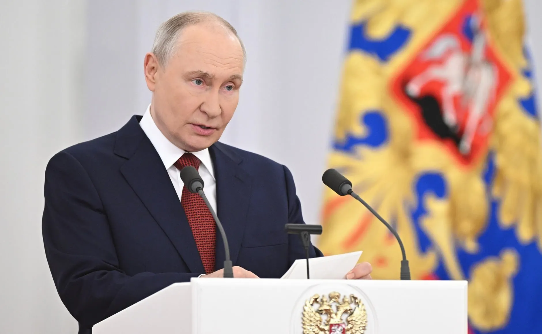 Президент провёл встречу с депутатами, заявив, что Россия добьётся целей в СВО, нацеленная бюджетная трёхлетка усилит оборону, соцподдержку и экономику, а западные санкции названы «рекордными» и вредными для их авторов.