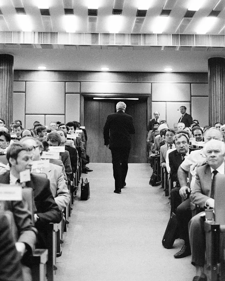 В начале июля 1990 года в Москве прошёл 28-й съезд КПСС — впервые в истории на съезде прозвучало предложение снять лидера партии, а Борис Ельцин заявил о выходе из рядов КПСС. Съезд ускорил процесс федерализации партии и ослабил её единство.