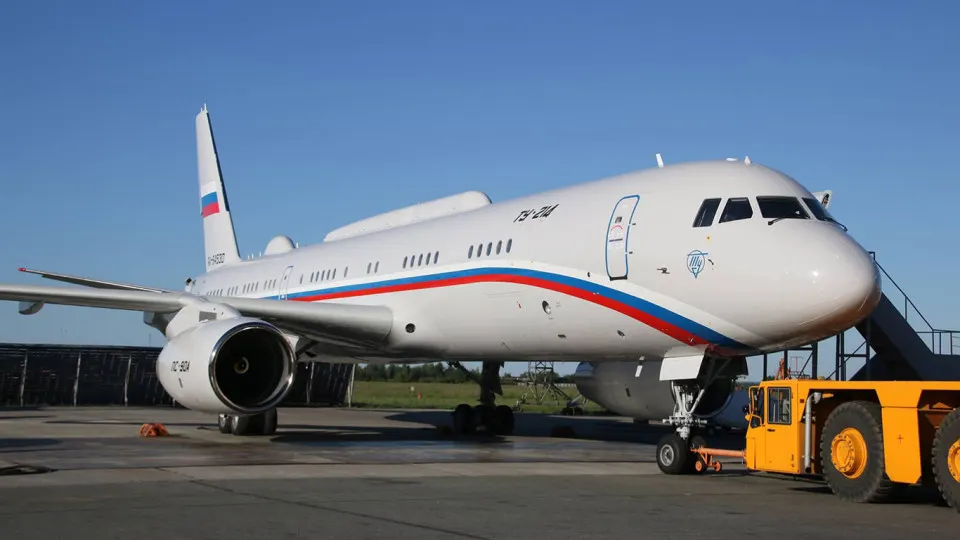 Самолёт управления Ту-214ПУ вылетел из Внуково в Тегеран, а позже направился в Пекин — перемещение произошло на фоне ударов и ответных действий в регионе.