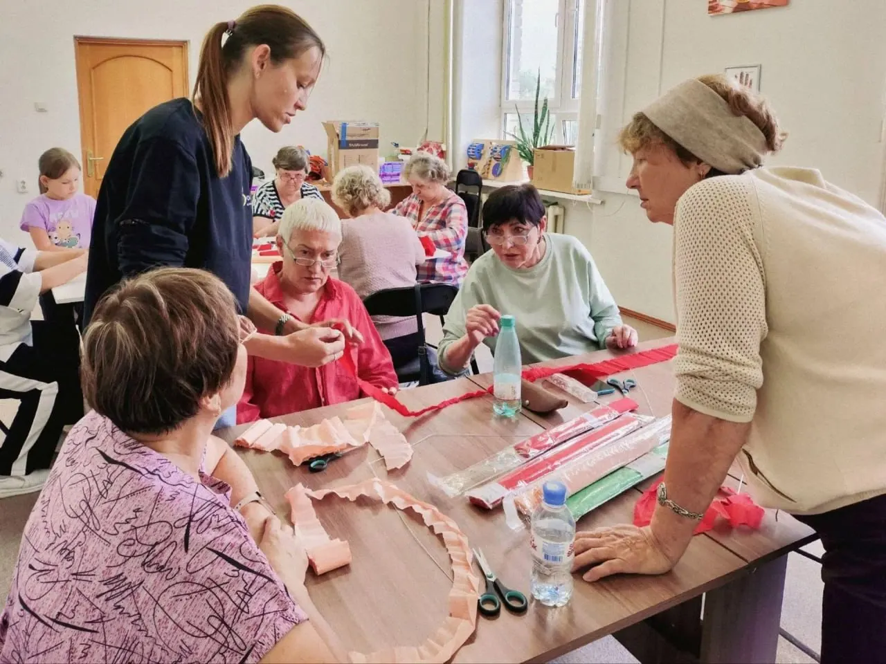Новый центр предлагает бесплатные занятия для пожилых: нейрофитнес, арт‑терапию и адаптивную гимнастику для сохранения памяти и активности.