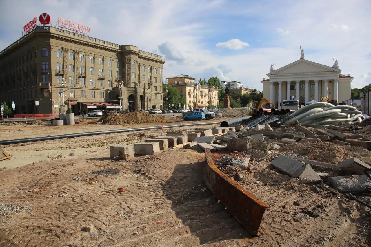 Общественники и основатель местного музея обратились в Следственный комитет и Генпрокуратуру: они утверждают, что при срочных работах на центральной площади уничтожаются исторические слои и тратятся сотни миллионов из бюджета.