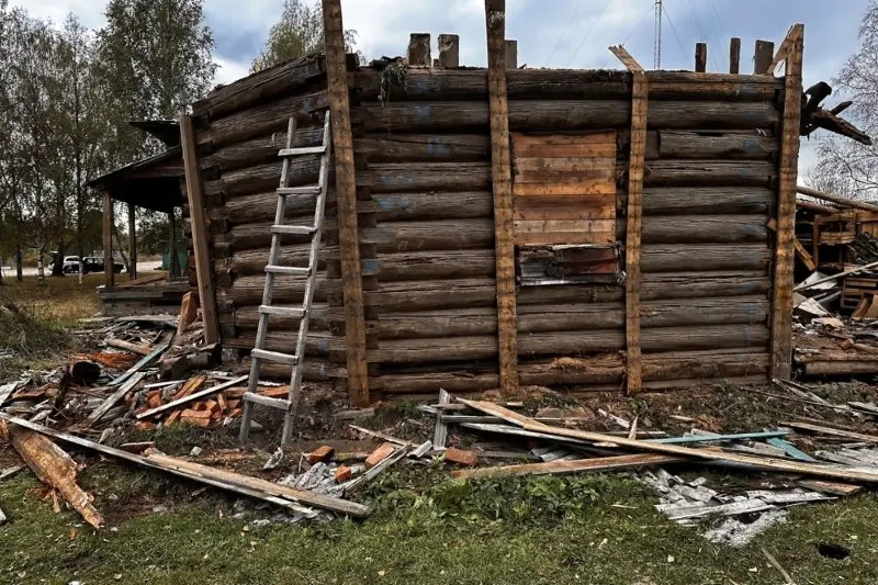 При разборке сельского магазина в деревне Лукинской обнаружили хорошо сохранившийся сруб Успенской церкви (построена между 1496 и 1563 годами). Радиоуглеродный анализ показал, что часть бревен ещё древнее; памятнику грозит утрата, комитет отказался вносить его в реестр, спасли только алтарную часть.