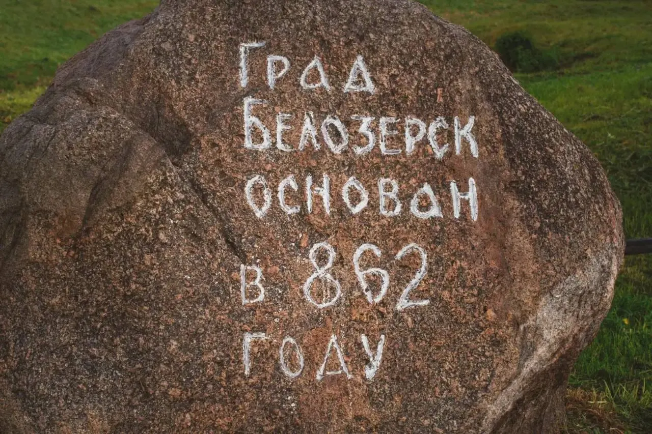 Губернатор приедет на фестиваль в честь 1164‑летия Белозерска. Региону выделили 554,6 млн рублей на дороги, Дом культуры и аварийные работы в ЖКХ.