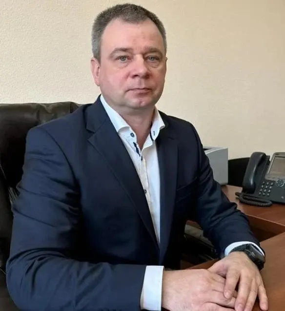 Алексей Попов получил пост первого заместителя министра строительства края и при этом продолжит исполнять обязанности и.о. министра. Елену Рыжкину назначили замруководителя департамента госимущества и земельных отношений Забайкалья.
