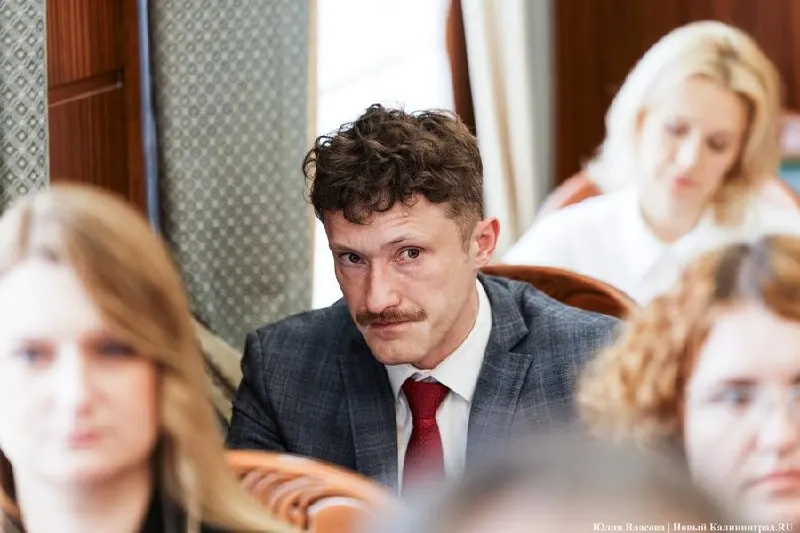 Его последний рабочий день пришёлся на 30 июля. Калькута поблагодарил губернатора и коллег, отметил, что остаётся в международной сфере.