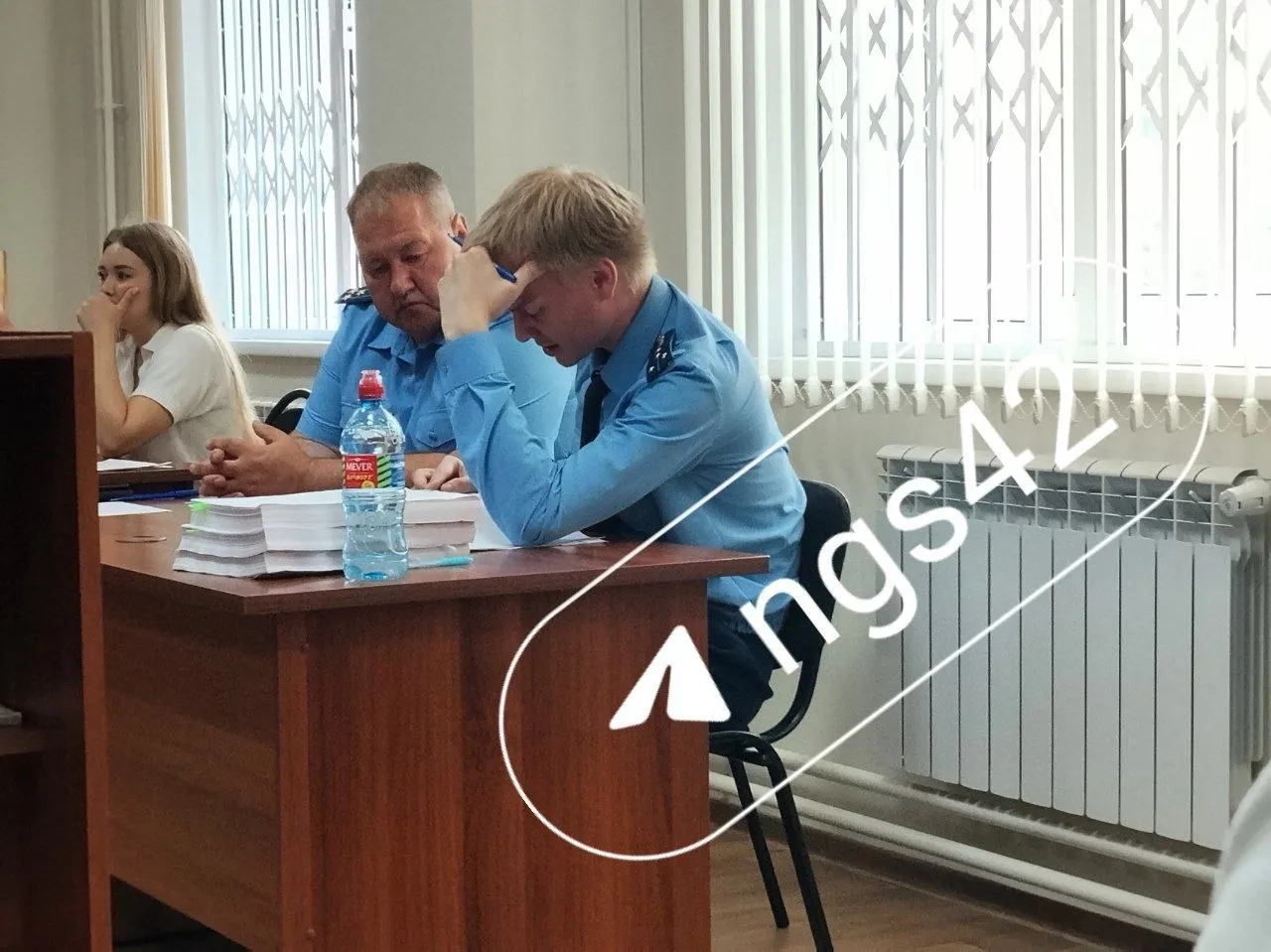 В Кемеровской области стартовали слушания по делу мужа бывшей замгубернатора: прокуратура называет его инициатором мошеннической схемы, объём материалов — около 1500 страниц.