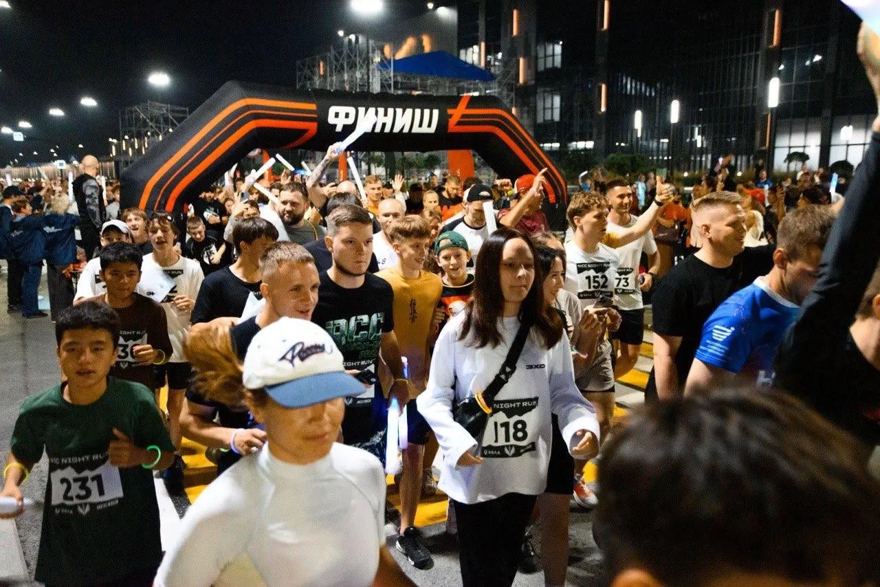 В квартале «Архангел Михаил» прошёл ночной забег RCC Night Run с более чем 350 участниками — бегали без зачёта по времени, всем финишировавшим вручили медали.