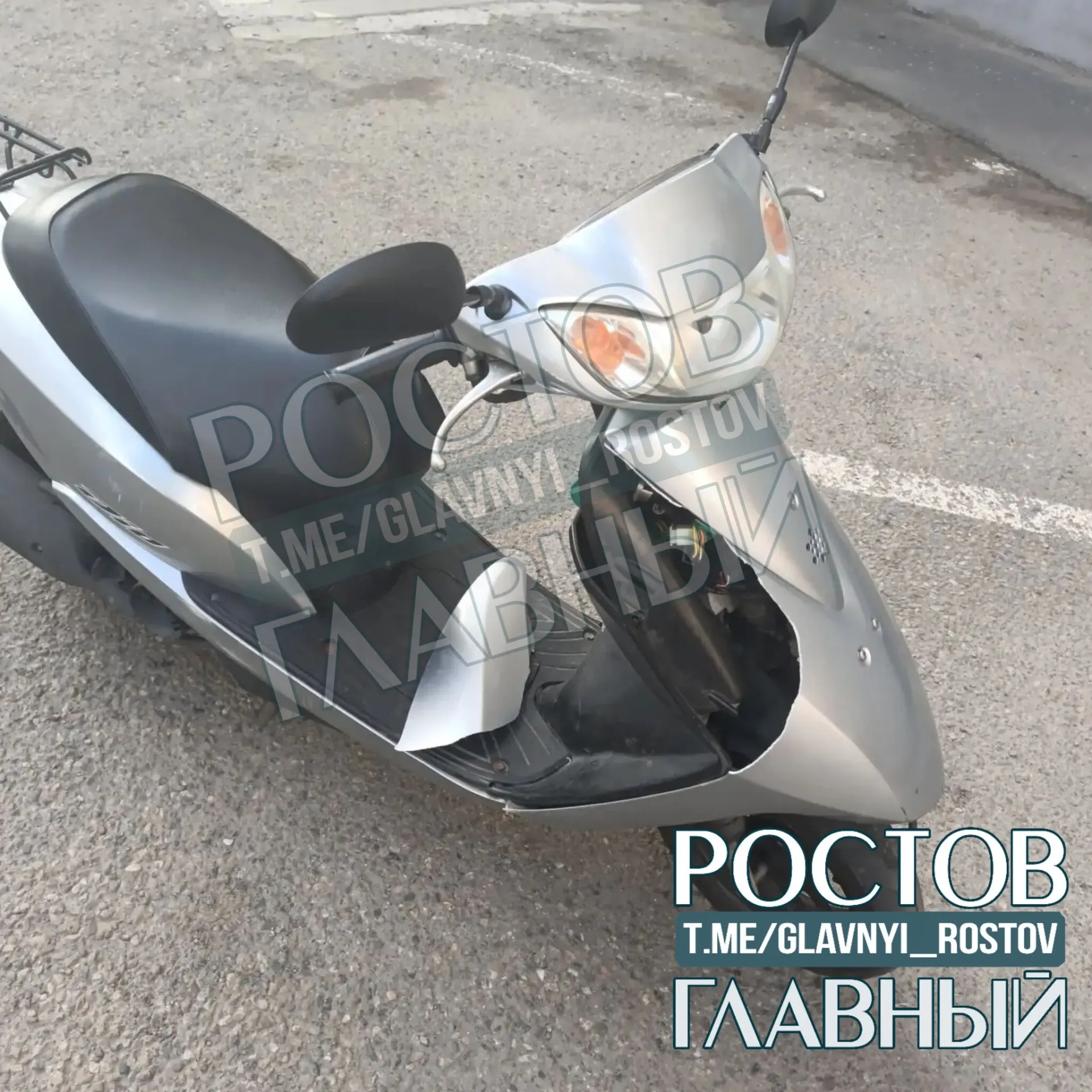 Двое мужчин повредили скутер при попытке угона; имеется видеозапись, владелец подал заявление в полицию.