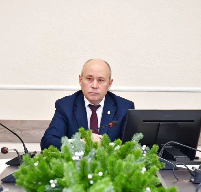 Депутаты приняли отставку главы района, который находился под следствием; решение вступило в силу 20 июля. Решение последовало после обысков и уголовного дела, в рамках которого из его дома изъяли оружие.