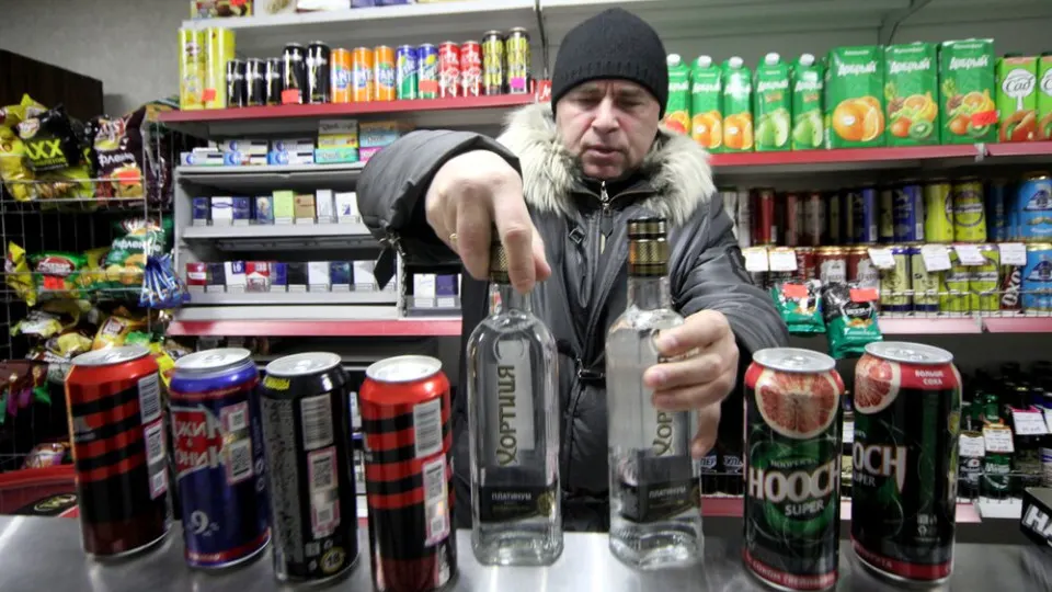 В 2025 году число впервые выявленных случаев алкогольной зависимости и алкогольных психозов в России увеличилось до 83 тыс. человек — рост на 30% по сравнению с 2024 годом; ухудшение отмечено в 69 регионах.