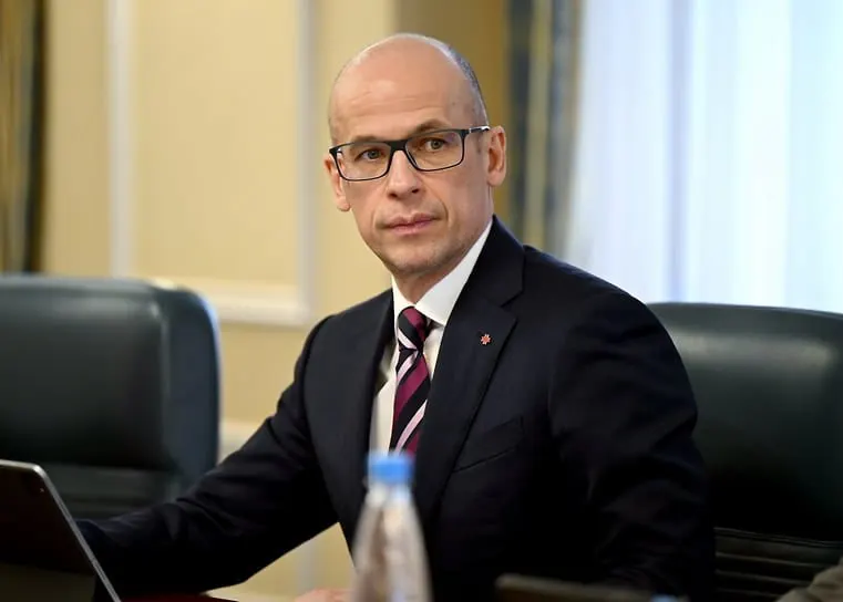 Глава региона на совещании потребовал оперативно реагировать на обращения родственников погибших в «СВО» — одна из жалоб касается матери, которой четыре года не предлагали санаторную путёвку.
