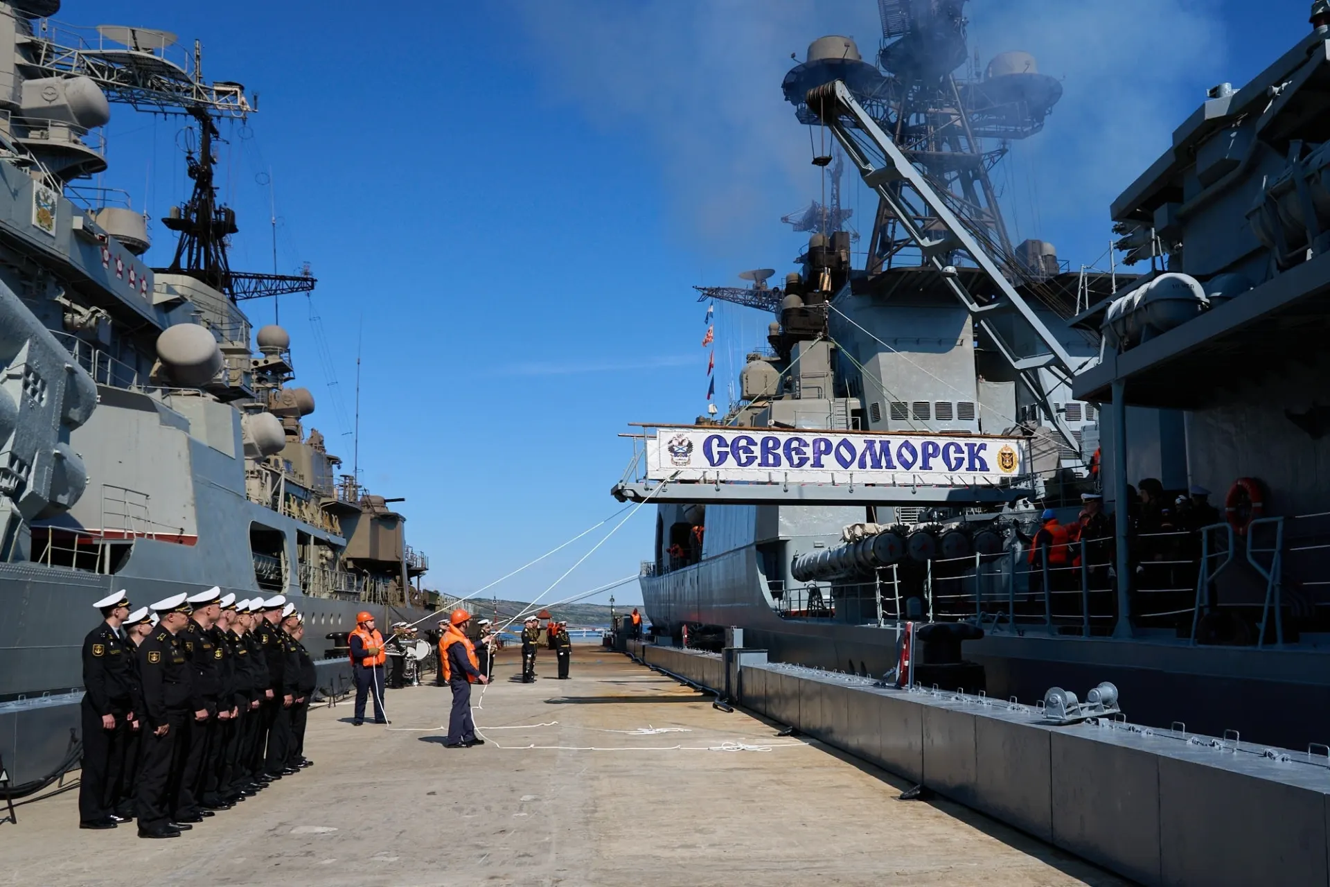 Большой противолодочный корабль «Североморск» прибыл в одноимённый пункт базирования недалеко от Мурманска после похода через Балтийское и Северное море. Местонахождение второго корабля сопровождения и самой яхты официально не подтверждено.