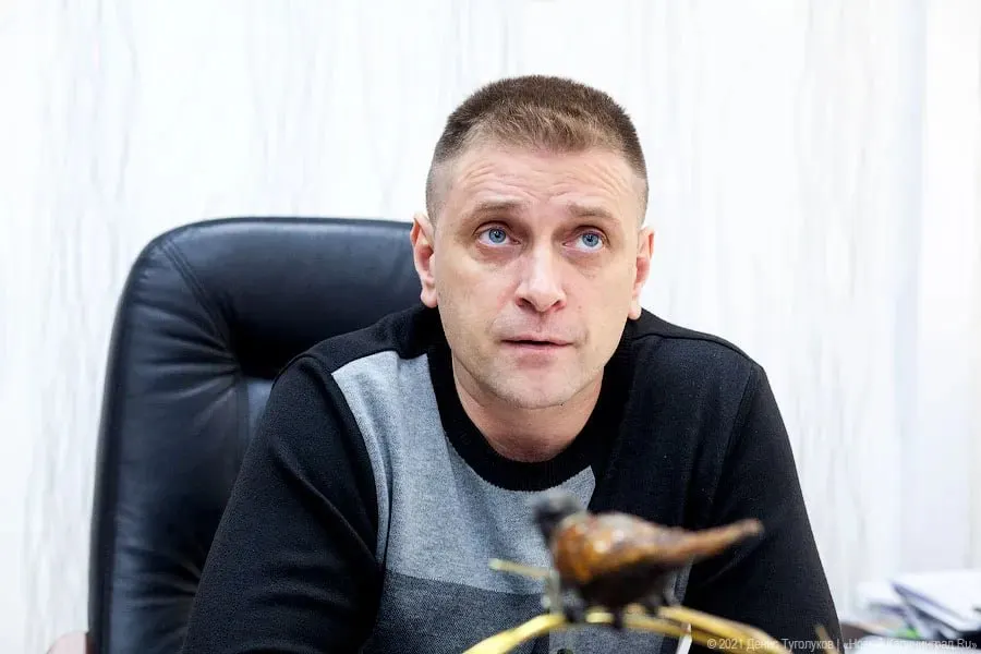 Руководитель следственного управления по Калининградской области сообщил, что уголовное дело в отношении директора нацпарка ещё не закрыто — производство на завершающей стадии, ему изменили меру пресечения и он вышел на работу.