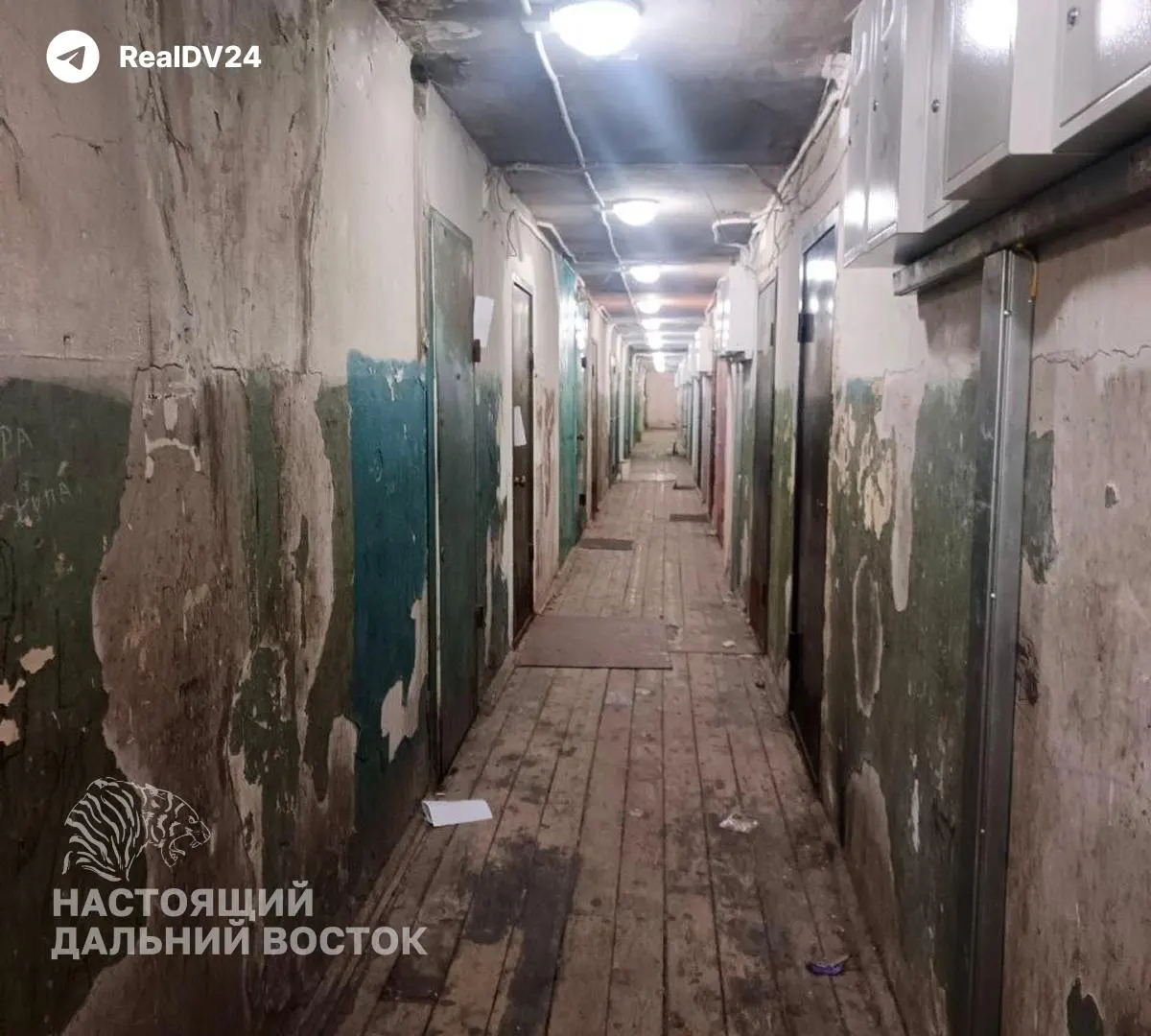 Жильцы домов №150 и №152 на улице Кирова жалуются на частые пожары, драки и стойкие запахи ацетона и конопли. По их словам, квартиры массово сдаются в аренду приезжим и лицам с криминальным прошлым; также отмечаются факты возможной скупки голосов перед выборами.