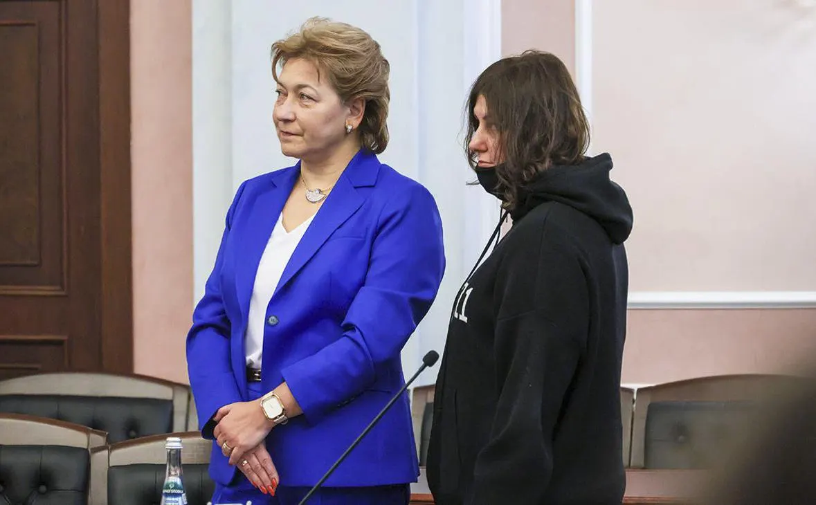 В сети появились сообщения о возможной перепродаже квартиры в Хамовниках за 200 млн рублей, но сама покупательница и её адвокат это опровергают. Напомним о ходе судебного спора вокруг сделки и последовавших решениях судов.