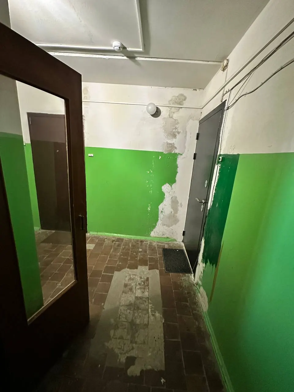 Собственники дома №23 провели повторное голосование и проголосовали за ликвидацию ТСЖ и переход к новой УК. Документы переданы в Госжилинспекцию — жильцы опасаются новых задержек и просят исполнить их волю.