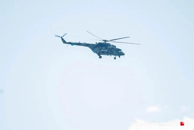 В Приморье к операции по поиску пропавшего почти три недели назад Robinson R44 подключили дополнительные силы: в район вылетел Ми‑8 с спасателями и кинологом, всего в поисках задействованы 95 человек.