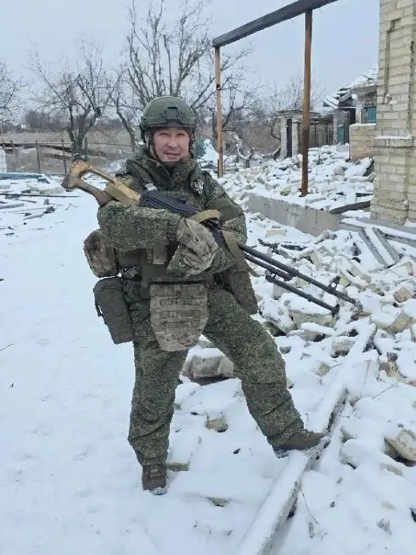 После полугода службы на СВО депутат вернулся и принял участие во внеочередном пленарном заседании; он заявляет, что ушёл на службу добровольно из патриотических побуждений.