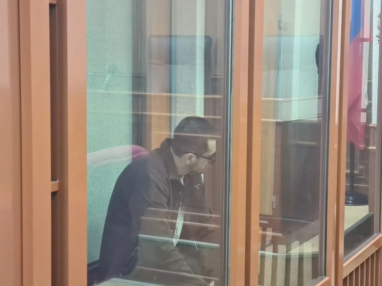 34‑летний Магомедрасул Алидаров получил 15 лет строгой колонии и 1 год 6 месяцев ограничения свободы за убийство соседки и ранение её мужа. Конфликт начался после замечания, когда он возвращался домой на самокате в состоянии опьянения.