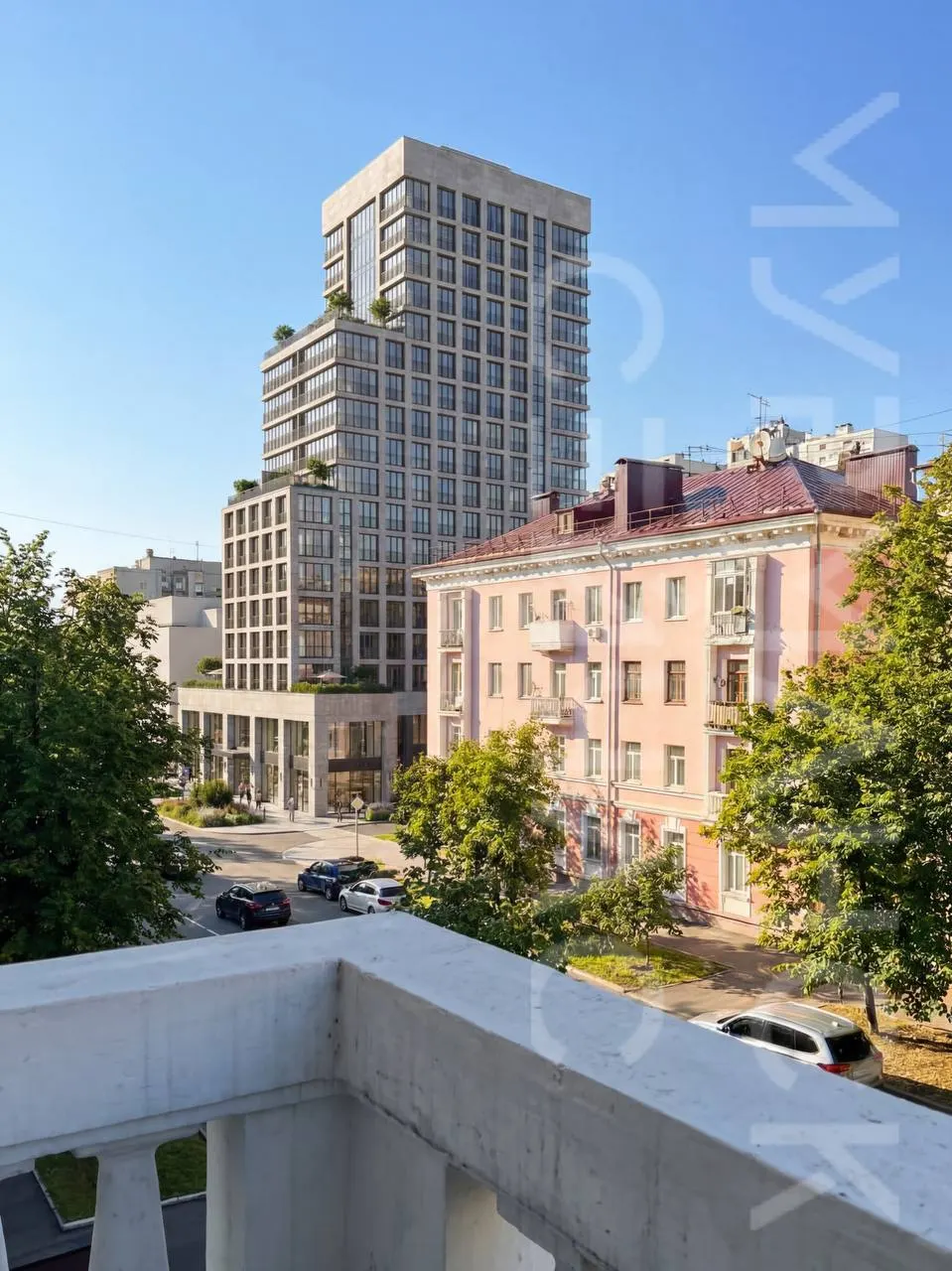 В исторической части города введены правила оформления зданий: ограничения по высоте, материалы и запрет ярких фасадов и неоновой рекламы. Они действуют на квартал между рядом центральных улиц.