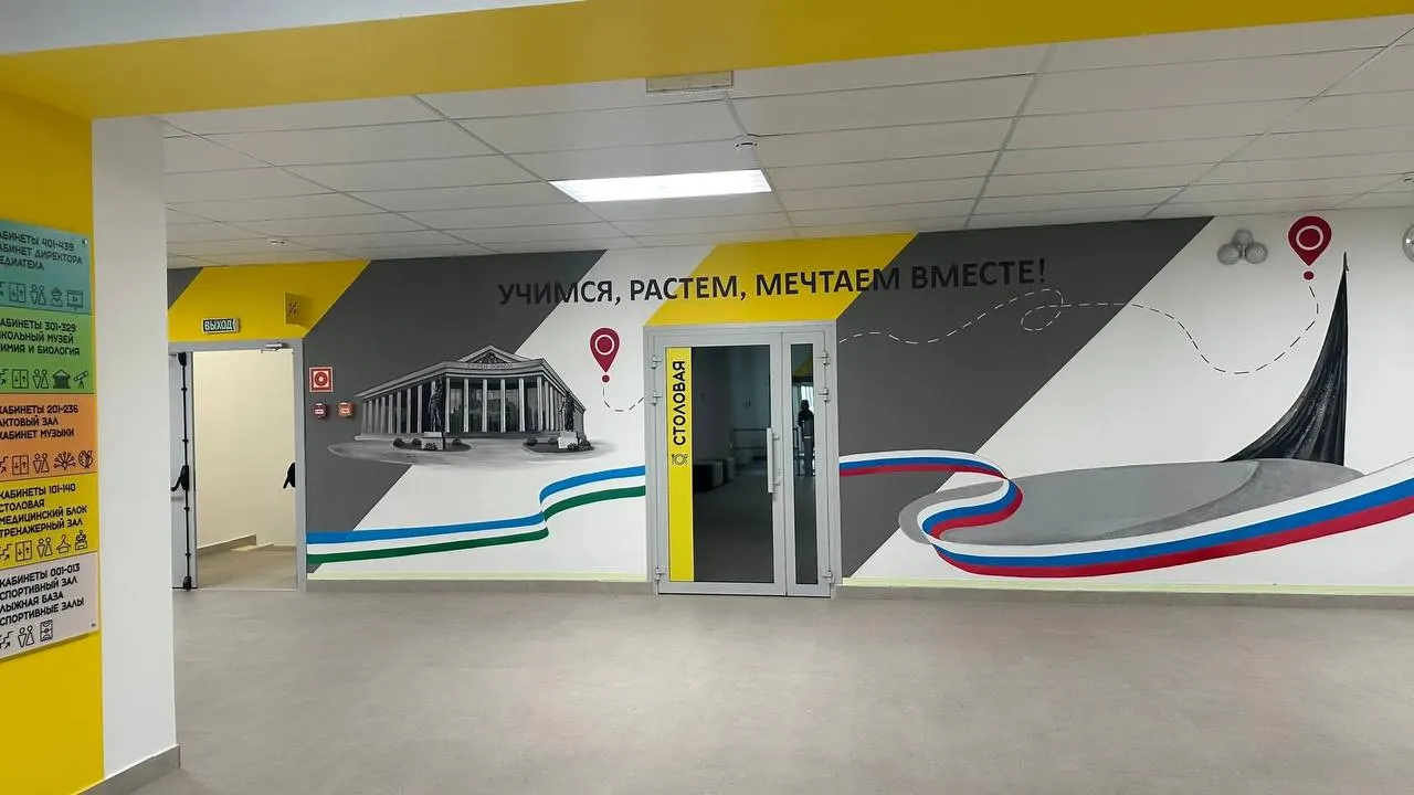 Глава Октябрьского района сообщил, что строительство новой школы в районе Планеты почти завершено. Объект рассчитан на 1 225 учащихся, сроки открытия уточняются.