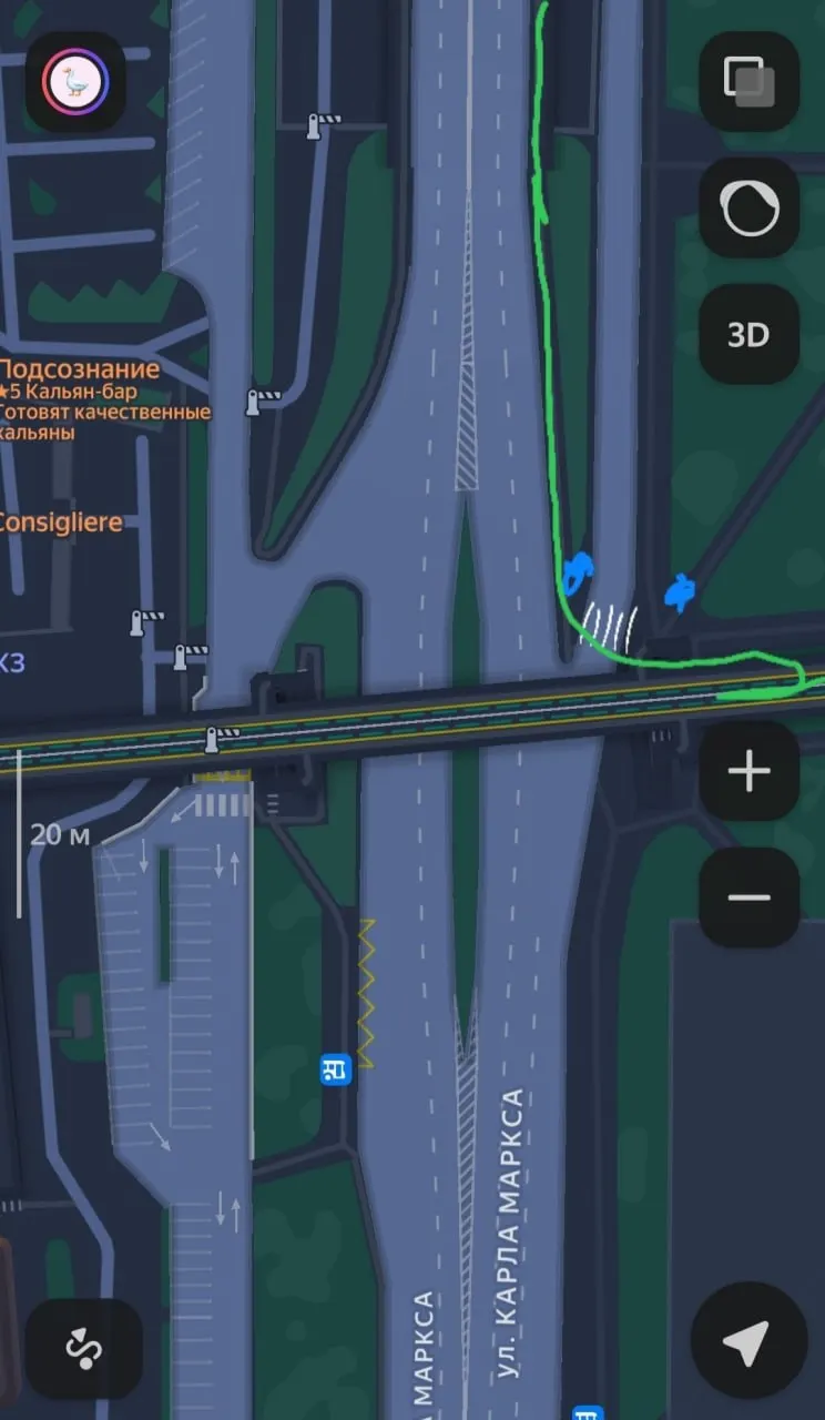 Пешеходы переходят дорогу в неположенном месте: местный житель просил организовать переход, но в проект ремонта включили 246 метров ограждений и не предусмотрели разметку.