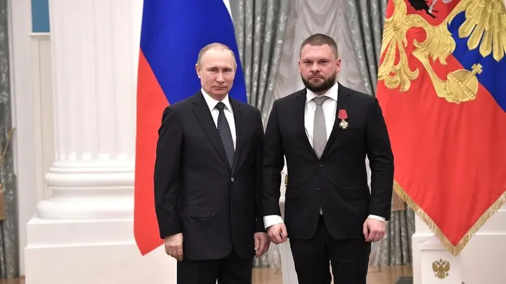 В декларациях кандидатов на выборах в Госдуму обнаружены иностранные активы у нескольких представителей списка «ЕР». Партия заявляет, что необходимые меры по отчуждению были предприняты.