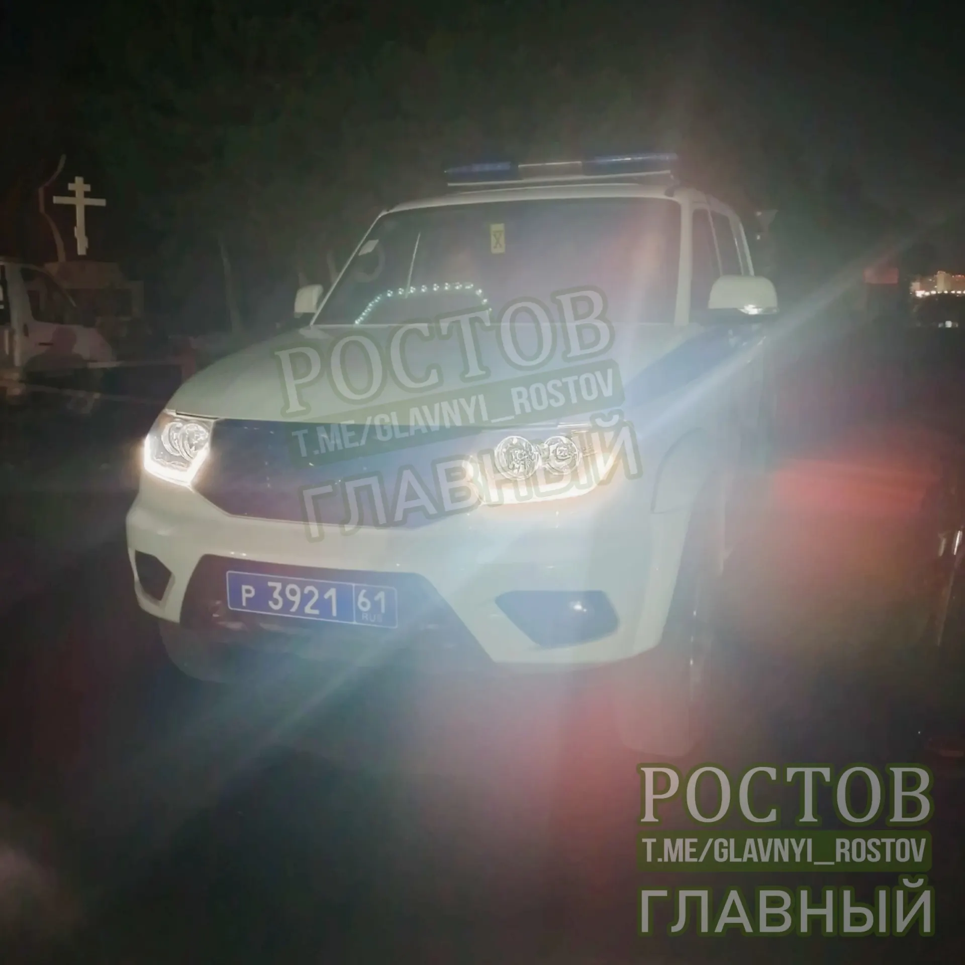 Женщина, пытаясь сократить путь до Суворовского района, заблудилась на территории Северного кладбища; полицейские вывели её, дали воду и еду и поддержали хорошим юмором.