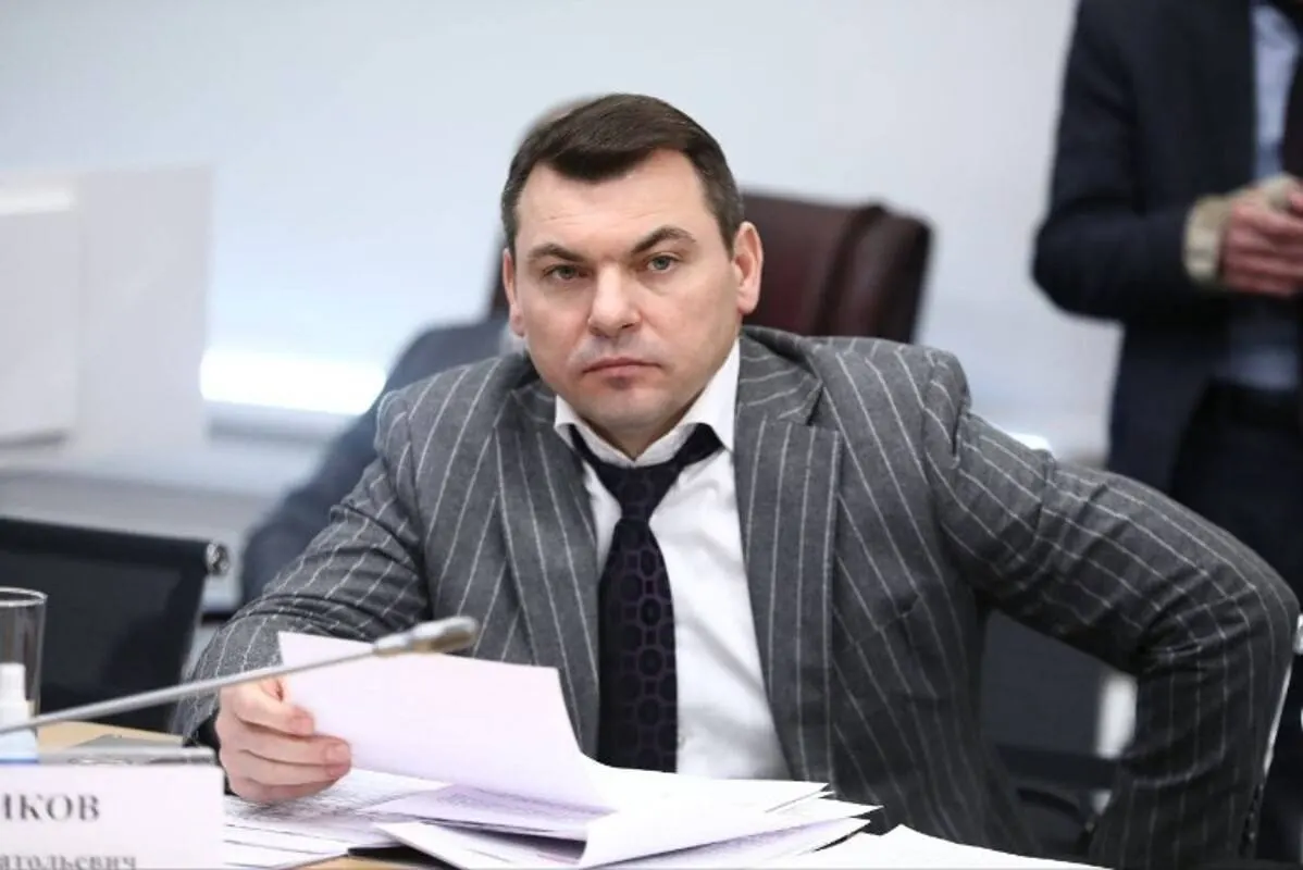 В Первомайский районный суд Краснодара направлено уголовное дело бывшего министра МЧС региона — его обвиняют в превышении полномочий ради личной выгоды.