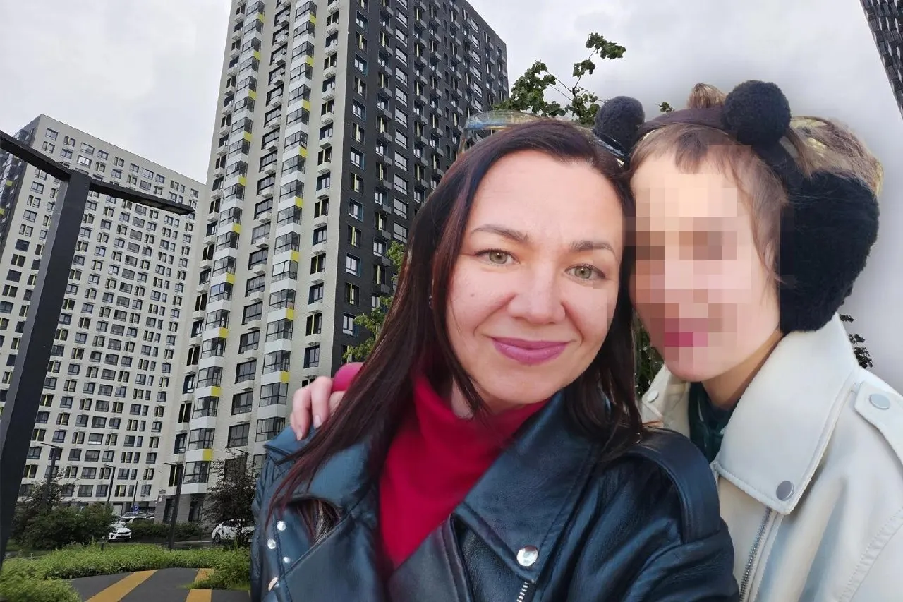 Одинокая женщина бросила двухкомнатную квартиру и переехала в съёмное жильё после дебошей соседей и следов грязи на двери — это стало серьёзной нагрузкой на семейный бюджет.