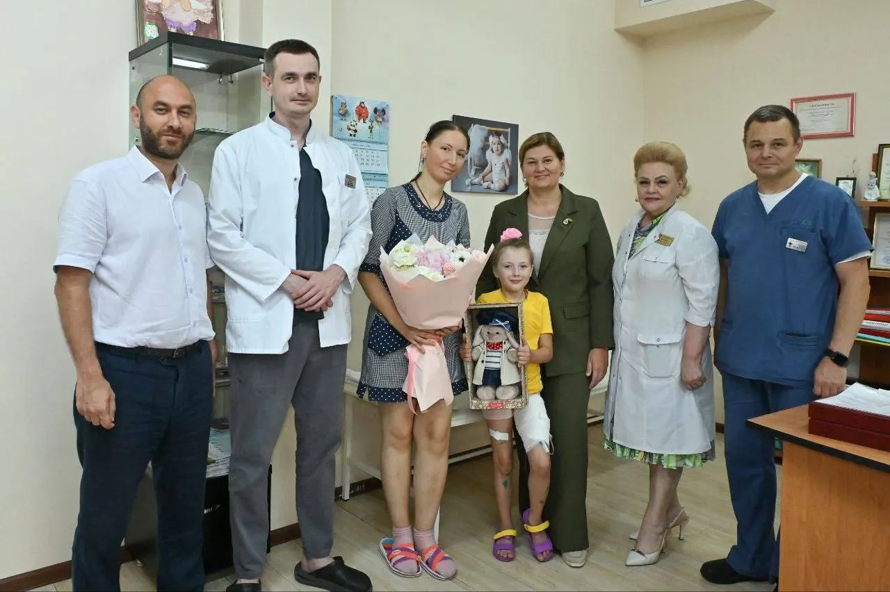 Ребенок получил поверхностную травму ноги в Центральном районе Сочи, был оперативно госпитализирован — врачи отмечают положительную динамику и планируют выписку в ближайшую неделю.
