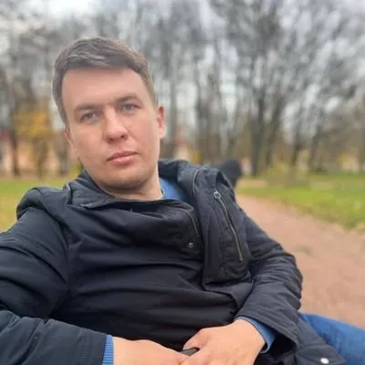 Силовики задержали Илью Ремесло в Санкт-Петербурге; его этапируют в Москву для избрания меры пресечения. По делу о сообщениях о Вооружённых силах РФ ему грозит до 10 лет лишения свободы. Ремесло ранее публиковал доносы на оппозиционных политиков и журналистов.